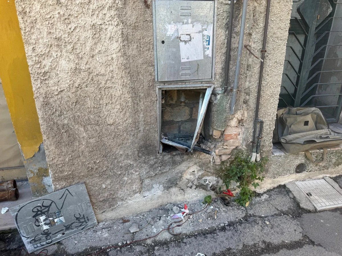 Teramo, auto impatta contro un contatore del gas in via Nicola Palma