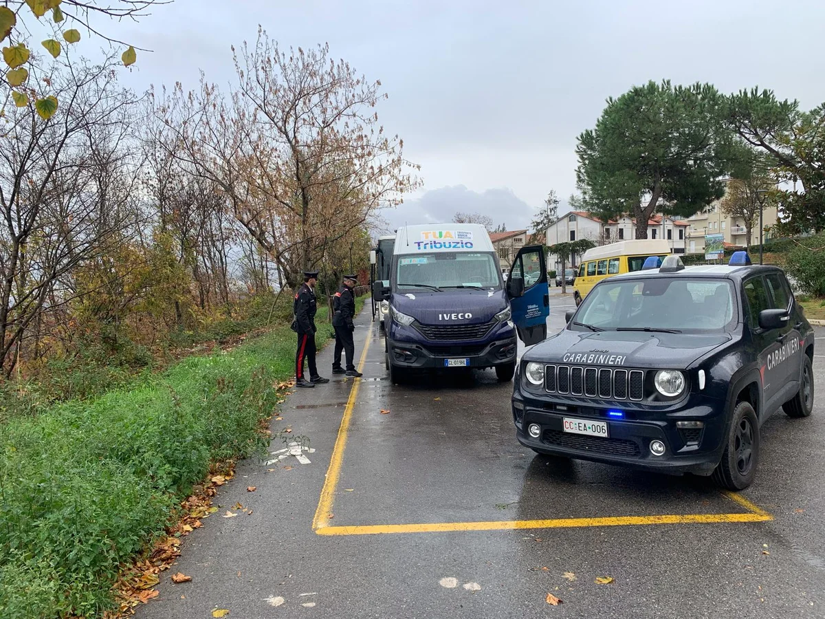 Ruba un autobus nella notte: arrestato un uomo a Civitella del Tronto