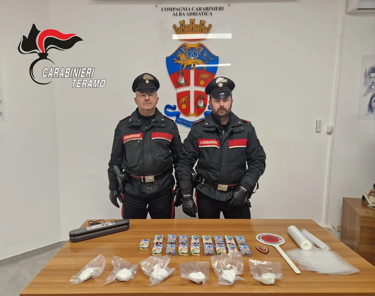 Arrestato dopo una mini fuga pusher di Martinsicuro: in casa trovato con 1,8 kg di hashish e circa 300 gr di coca