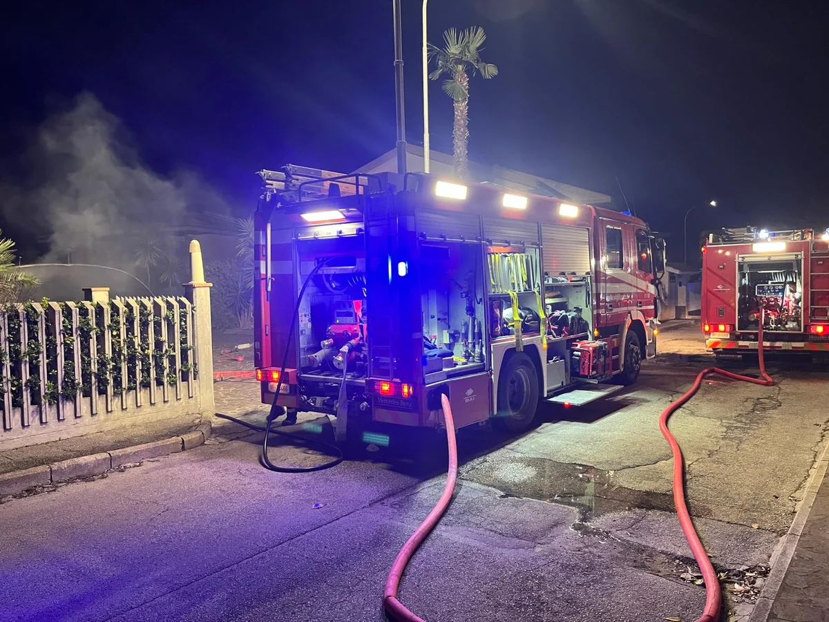 FOTO e VIDEO | Incendio al disco club di Silvi: ingenti i danni