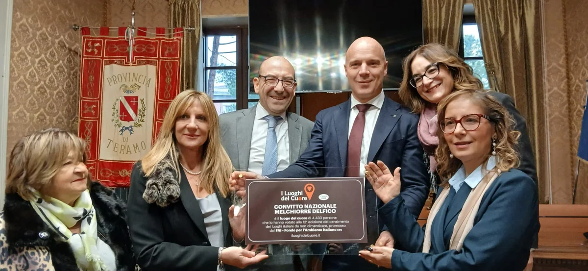 FOTO e VIDEO | Delfico, "luogo del cuore" per 4.433 cittadini. Una targa come monito per la sua riapertura