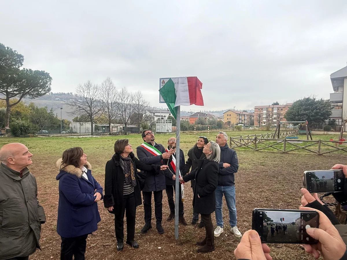 FOTO e VIDEO | Intitolati al prof. Giuseppe Gebbia i giardini di via Tripoti a Teramo