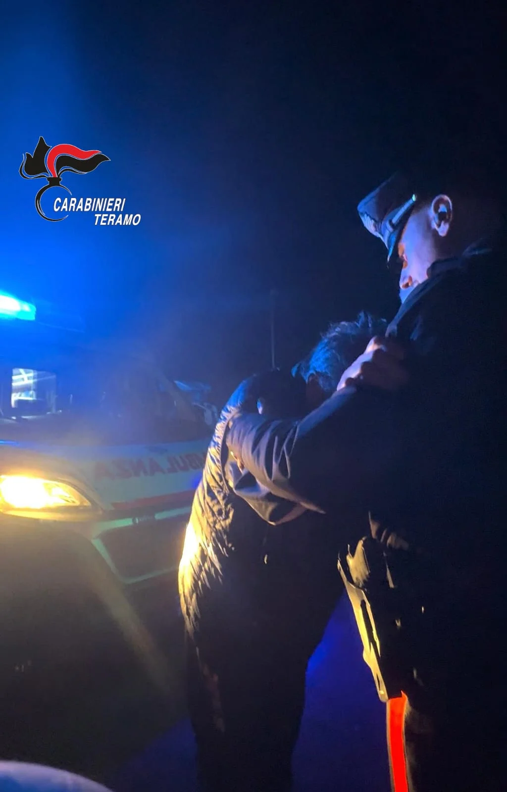 Minaccia il suicidio da una scogliera a Martinsicuro: decisivo intervento dei Carabinieri