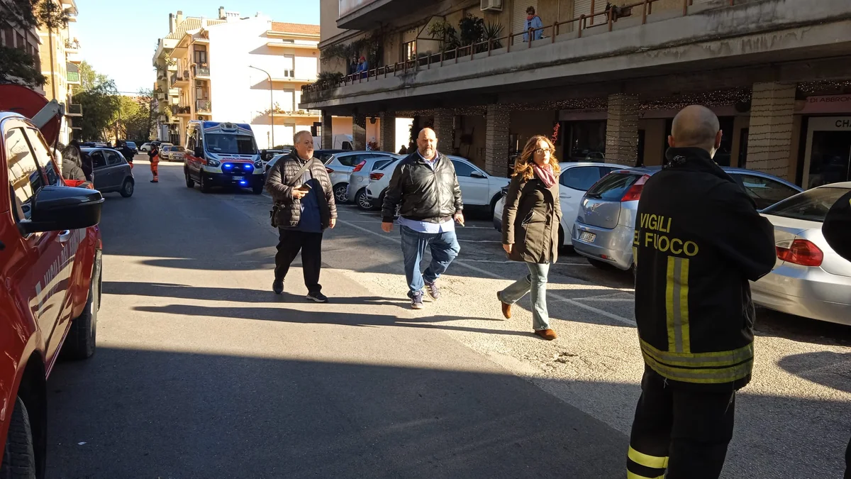 VIDEO | Incendio via Gasbarrini. La vice sindaca Di Padova: "Nessun ferito, nessun danno strutturale"