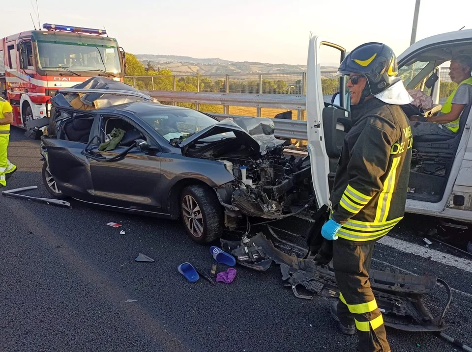 FOTO | Grave incidente in A14 a Roseto: 4 i feriti