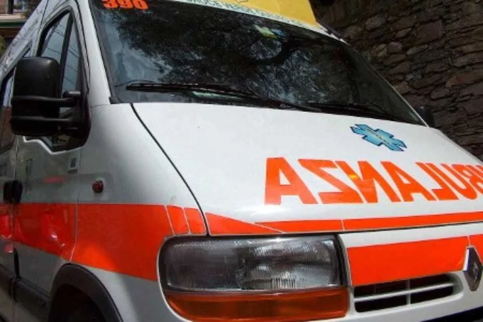 Anziana investita a Castelnuovo: è in codice rosso