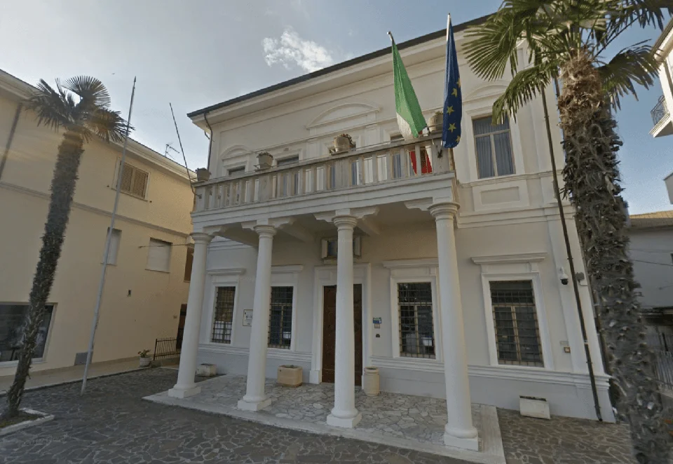 Bevande da asporto e alcolici, ordinanze ad Alba Adriatica per l'estate