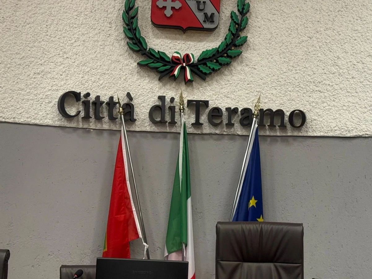 Manca il numero legale, salta il Consiglio comunale di Teramo