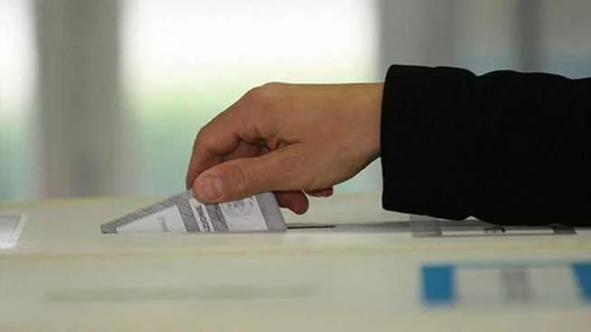 Referendum, affluenza al voto alle ore 12:00