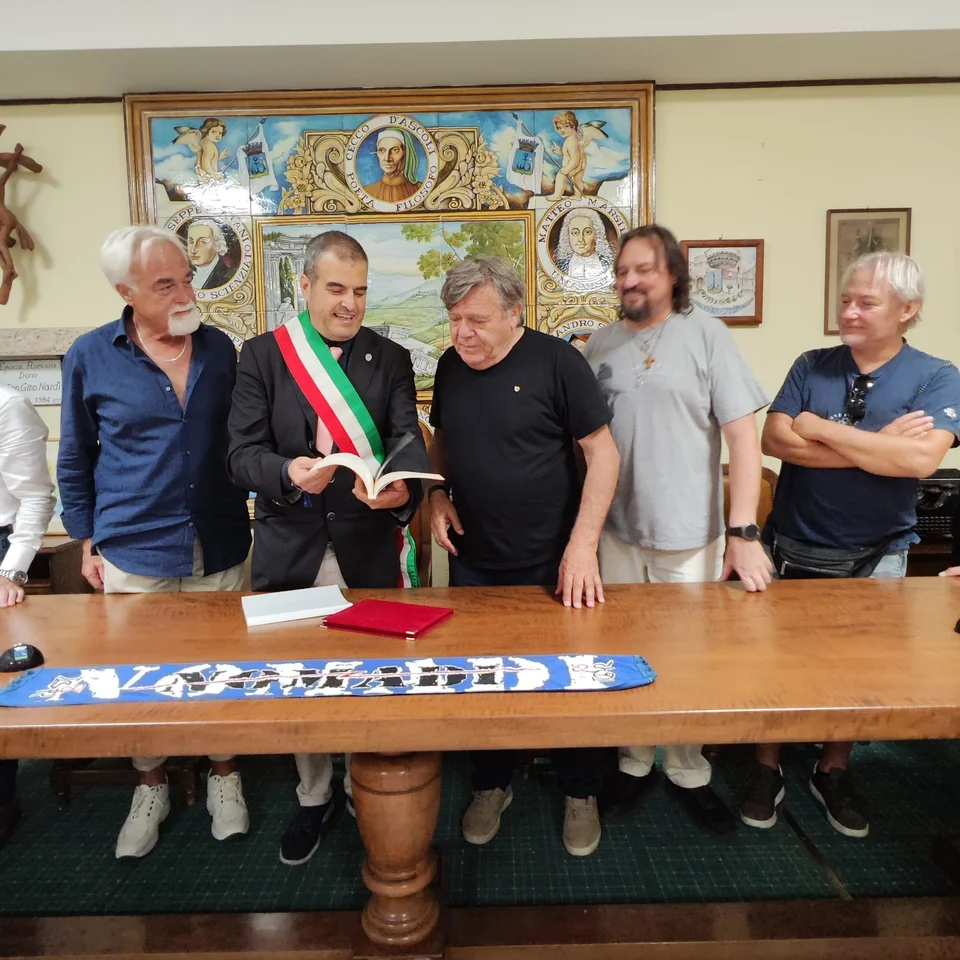 FOTO | I Nomadi ad Ancarano: il Comune rende loro omaggio con una targa