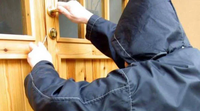 Vandali e sciacalli di nuovo in azione a Colleatterrato Basso