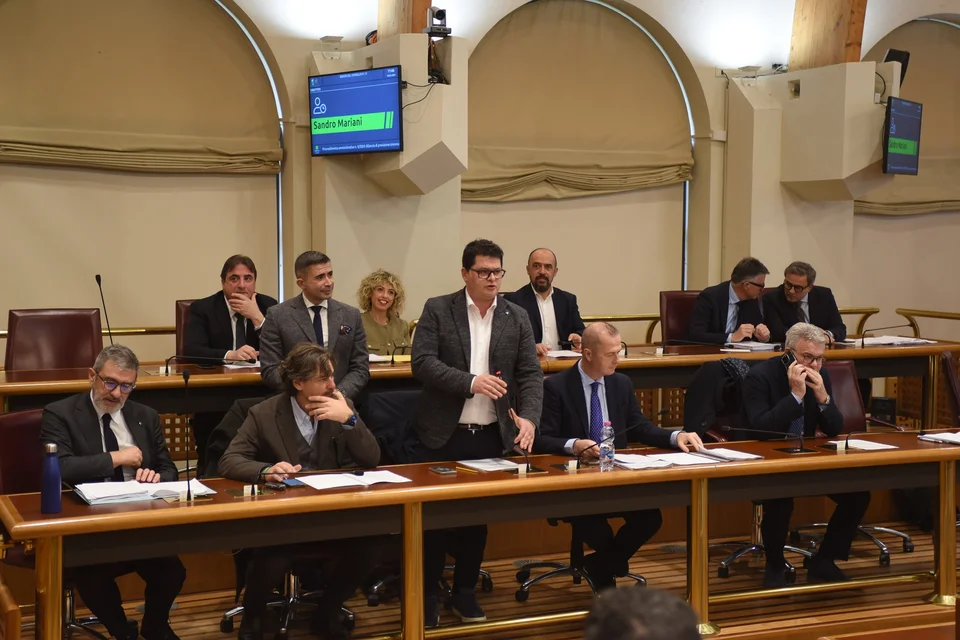 Sanità e trasporti, segnali di spaccatura nel centrodestra