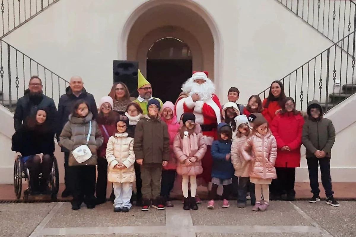 FOTO | “Favole a Colori”, a Pineto la mostra finale del corso di pittura