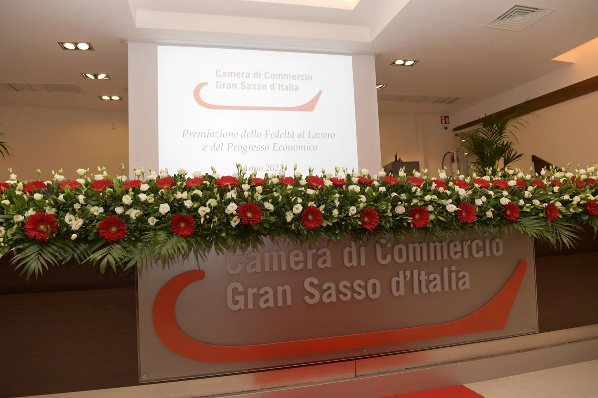 Fedeltà al lavoro, la Camera di Commercio Gran Sasso premia le eccellenze imprenditoriali