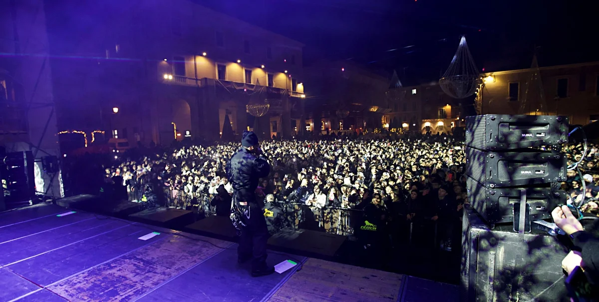 Scuse, la politica, la stampa e/EBBASTA: l'Acs rompe il silenzio sul concerto di Sfera e sul Natale Teramano