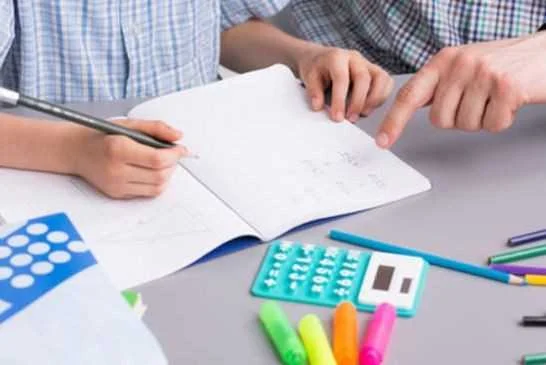 Educatori e assistenti scolastici, presidio sotto il Comune di Teramo