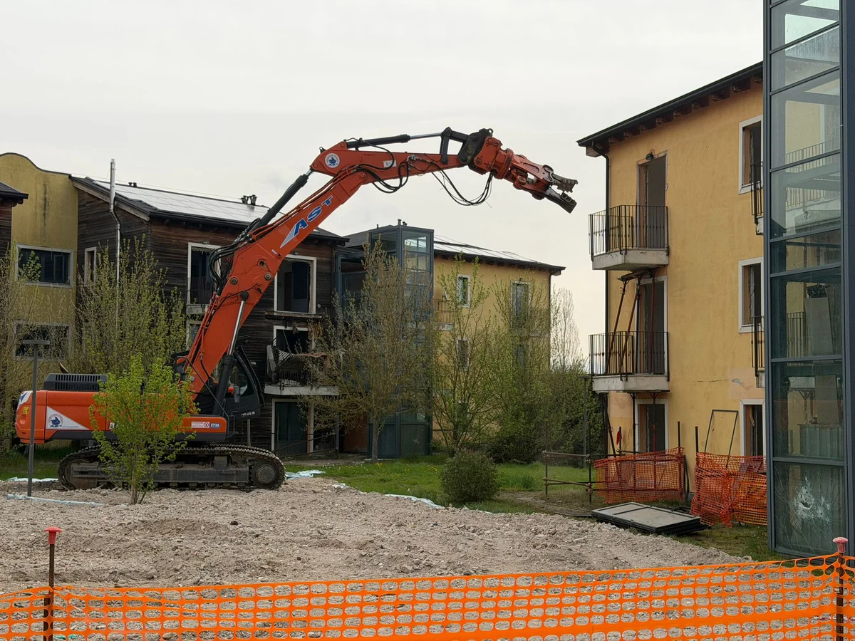 L'Aquila, al via le demolizioni del progetto Case a Cese di Preturo