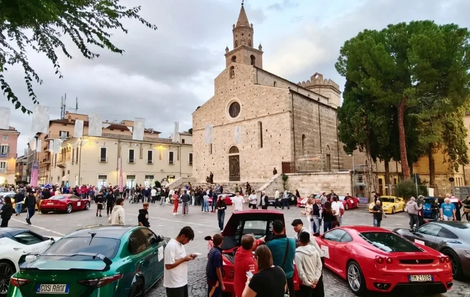 100 Miglia di Eleganza: supercar e auto d'epoca tra gli scenari d'Abruzzo
