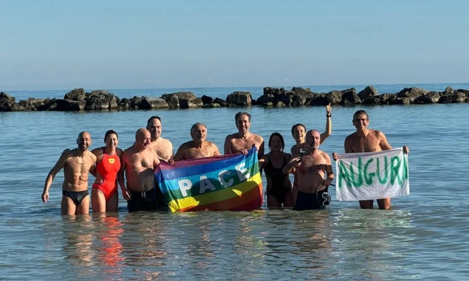 Bagno del Capodanno '26: c'è chi tiene duro