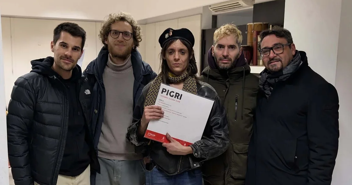 FOTO | “Pigri Volume 1”, raccolti 4.300 euro per Multa Paucis
