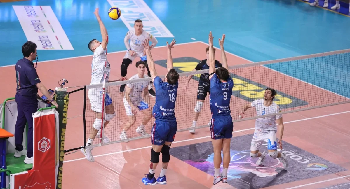 Volley A2, l'ABBA Pineto vince (1-3) contro Siena e aggancia la vetta
