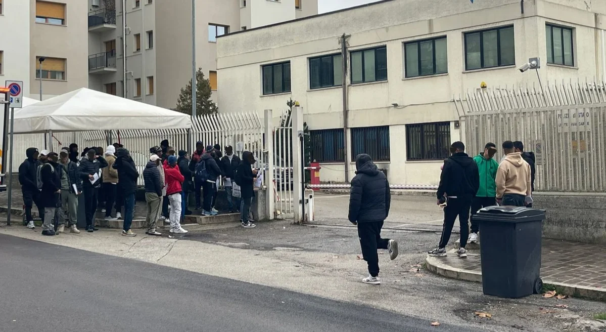 Ancora disagi davanti alla Questura di Teramo, va individuato uno stabile non utilizzato