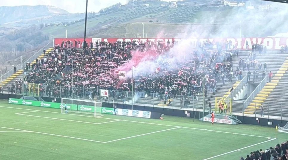 Calcio D/F, post derby: al Teramo 600 euro di ammenda