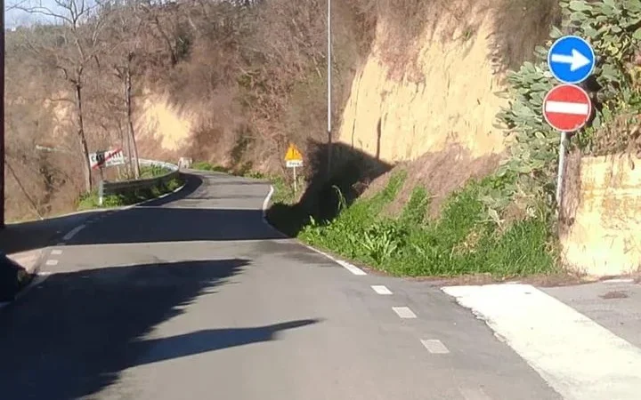 Via Case Alte a Sant'Omero, segnaletica insufficiente e sicurezza a rischio