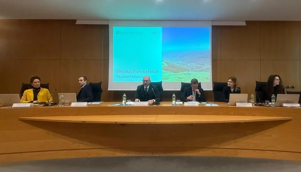 FOTO e VIDEO | Strumenti finanziari disponibili: amministratori teramani a convegno