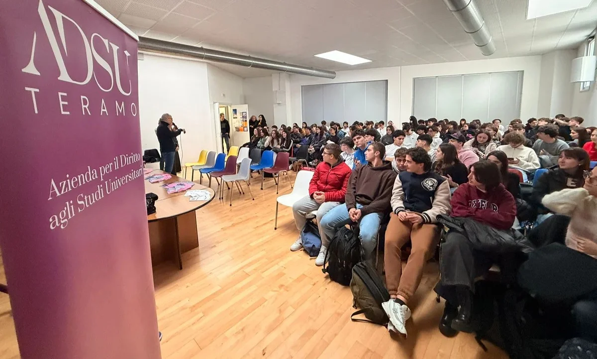 VIDEO | L'Adsu all'incontro dell'Unite con i ragazzi del Galilei di Pescara