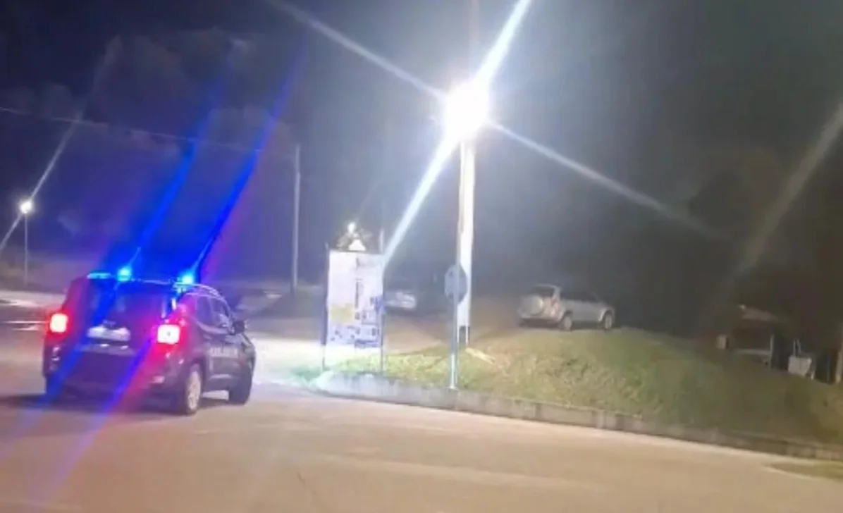 Torricella Sicura, intervento delle forze dell’ordine nel capannone incendiato