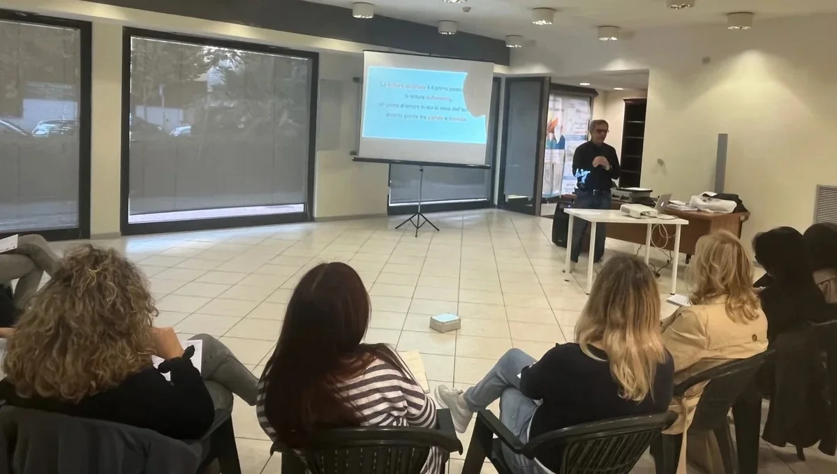 “Cammini tra le pagine”, proseguono i corsi di lettura ad alta voce