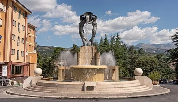 Solidarietà, le illuminazioni della Fontana Luminosa nel mese di marzo