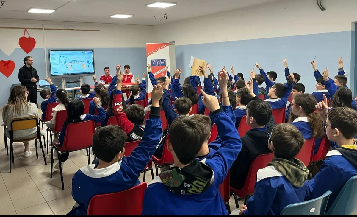 Teramo Calcio, nella Primaria “San Berardo” via al progetto scuola “Questione di Dna”