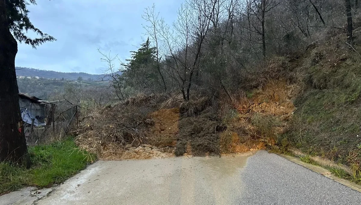 FOTO | Bloccata Villa Vallucci-Montorio per una frana