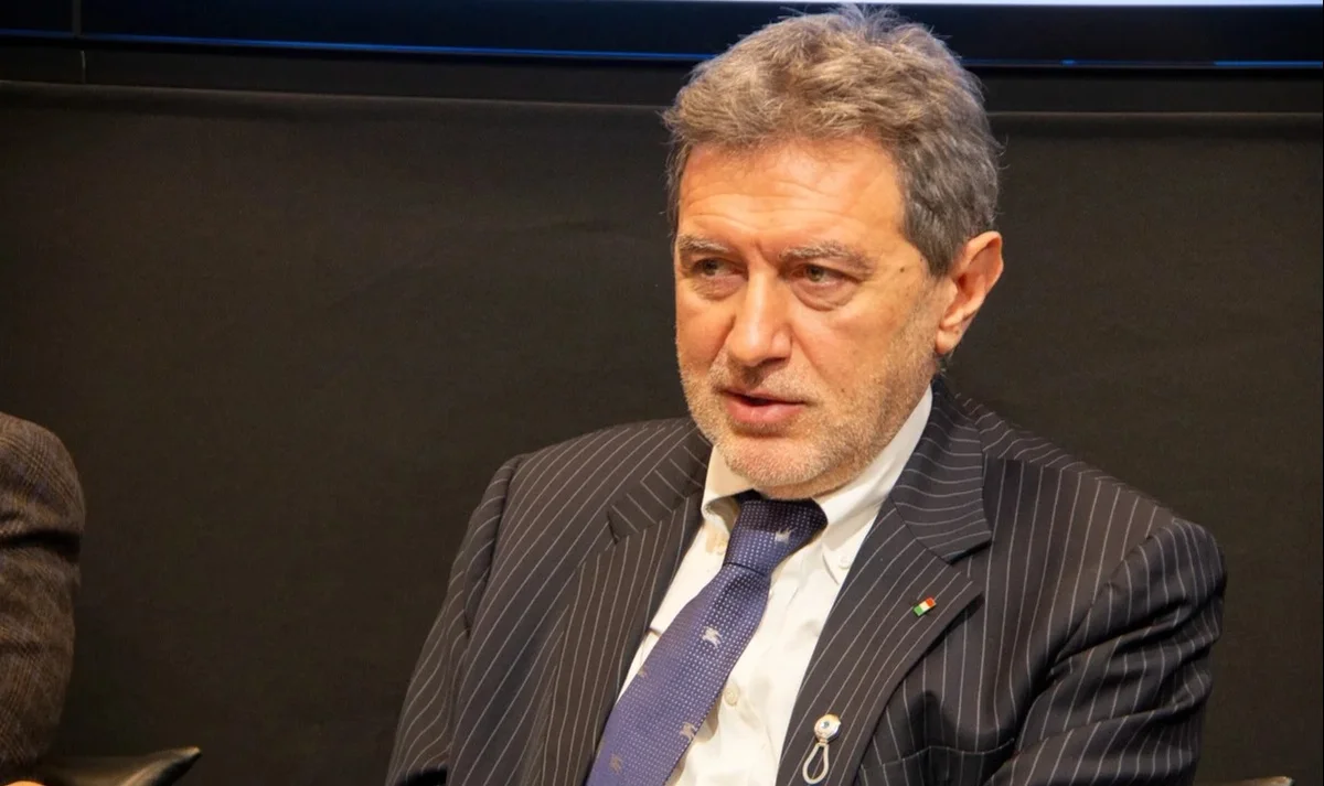 VIDEO | L’Aquila si raccoglie nel silenzio e nella memoria