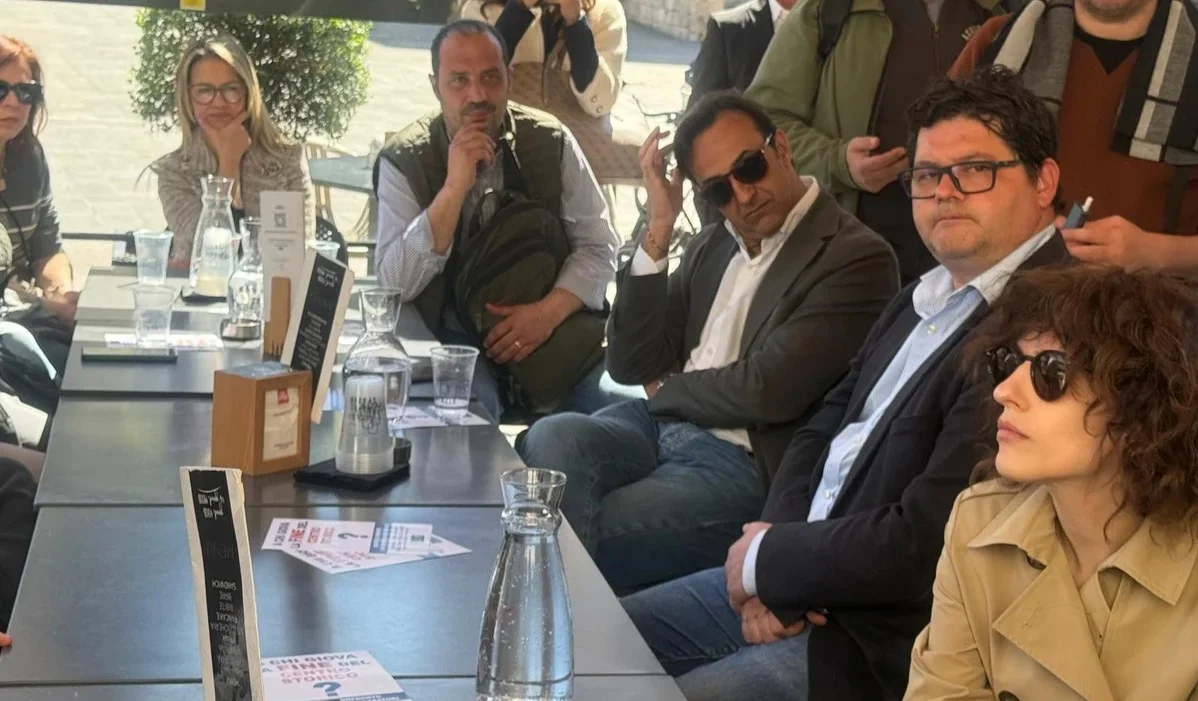 FOTO e VIDEO | Il commercio in centro fra difesa ed accusa