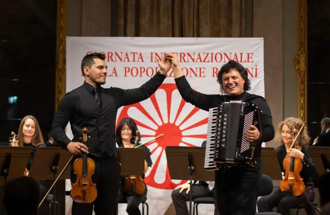 Giornata dei Rom e Sinti, sold out al Teatro La Fenice per gli abruzzesi Gennaro e Santino Spinelli
