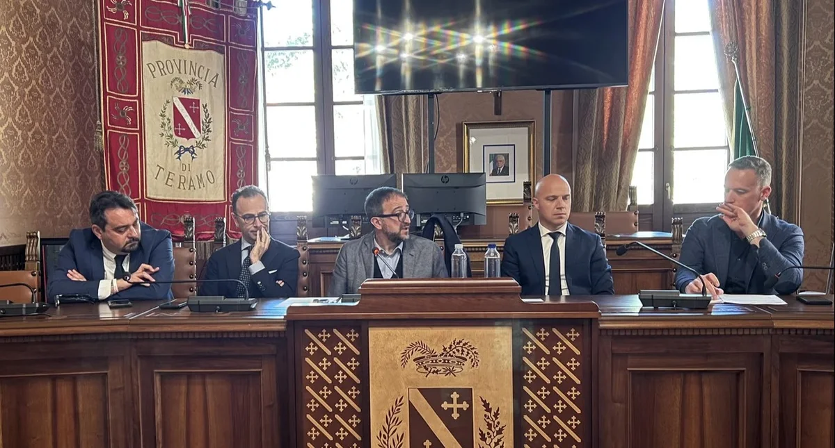 VIDEO | Piano d'ambito dei rifiuti: il presidente dell'Agir ha incontrato i sindaci del teramano