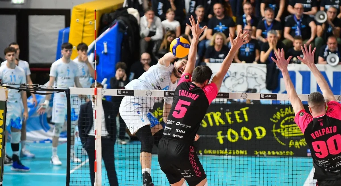 Volley A2 Play-Off, l'ABBA Pineto ad Aversa per gara 2 di semifinale dopo il 3-1