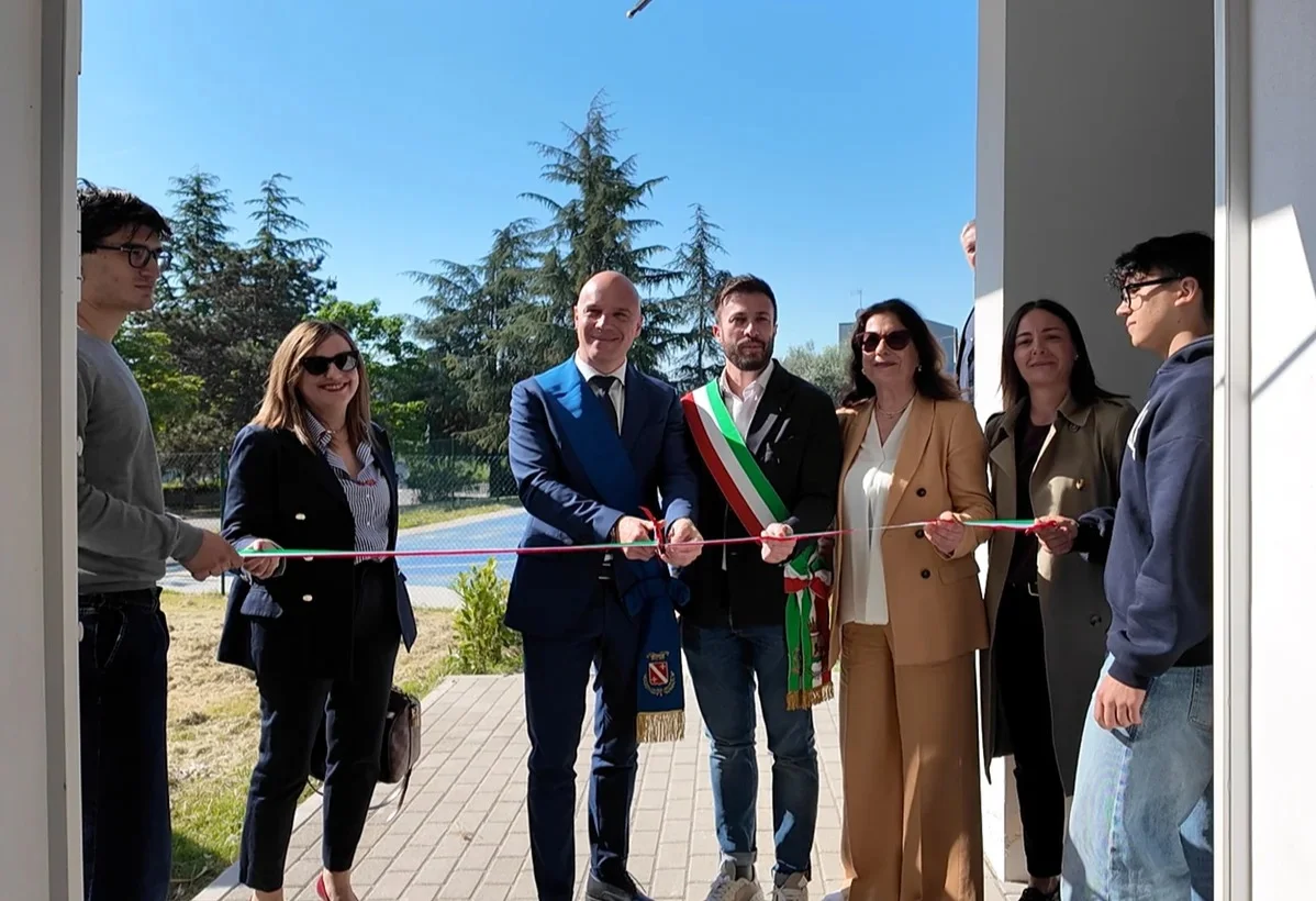 FOTO e VIDEO | Liceo "Curie" di Giulianova, taglio del nastro per il nuovo plesso