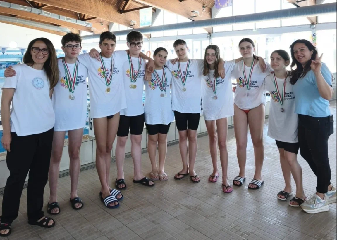 Il "Primo Levi" di Sant'Egidio e Ancarano si qualifica per Roma ai Giochi della Gioventù regionali di nuoto