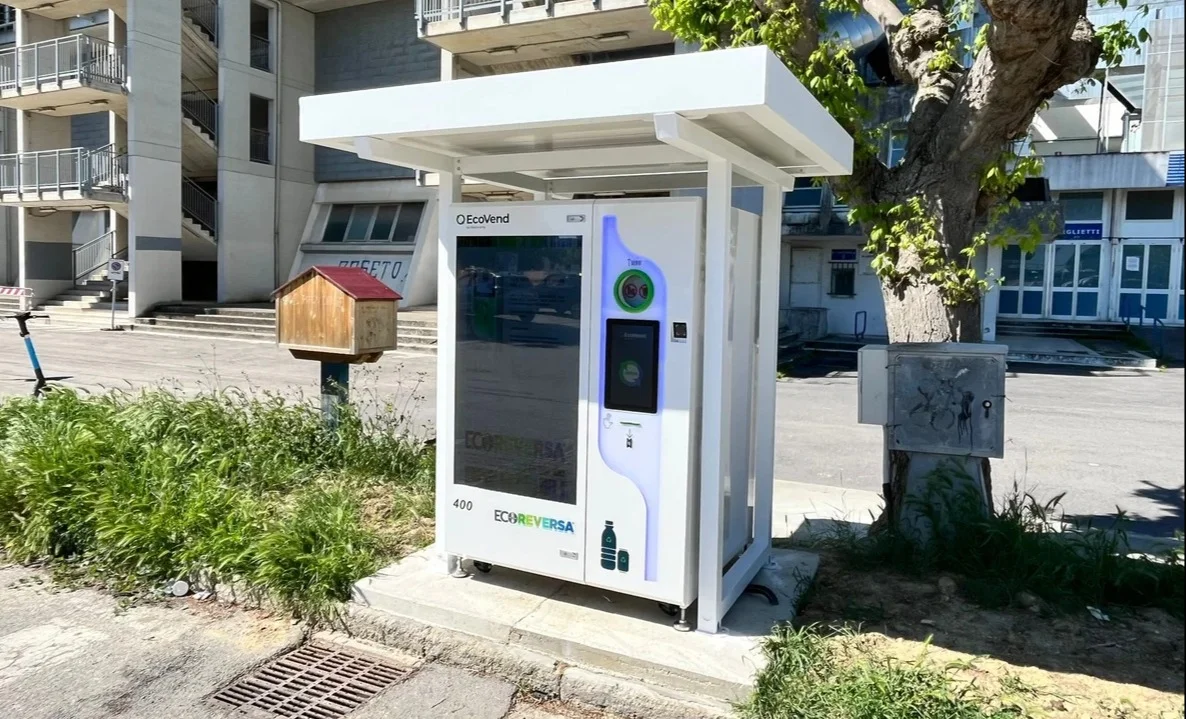 "Mangiaplastica" in Piazza Olimpia a Roseto degli Abruzzi