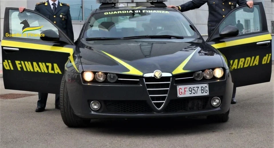 Abusi edilizi in uno stabilimento balneare, denunciato il titolare