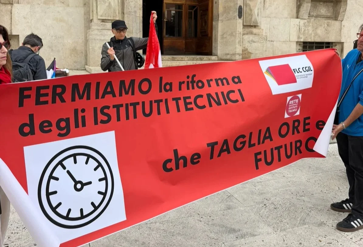 Sciopero scuola, i Giovani Democratici in piazza contro la riforma degli istituti tecnici