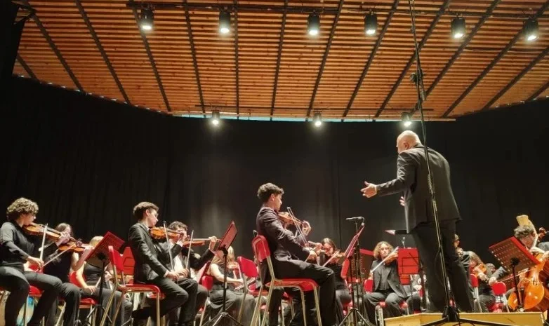 FOTO | Venti alunni del Delfico nell'orchestra regionale dei Licei Musicali