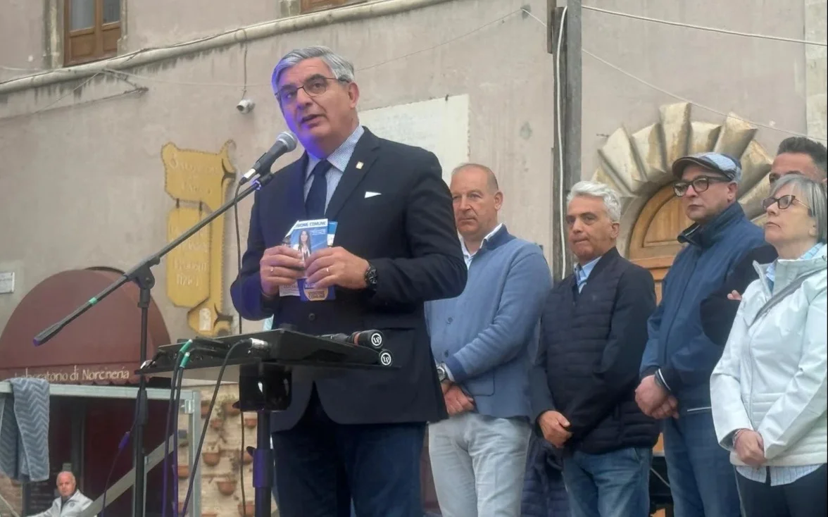 FOTO e VIDEO | D'Alfonso a Montorio per Alessia Nori: "No ad un uomo solo al comando. Visione Comune è la scelta di una comunità"
