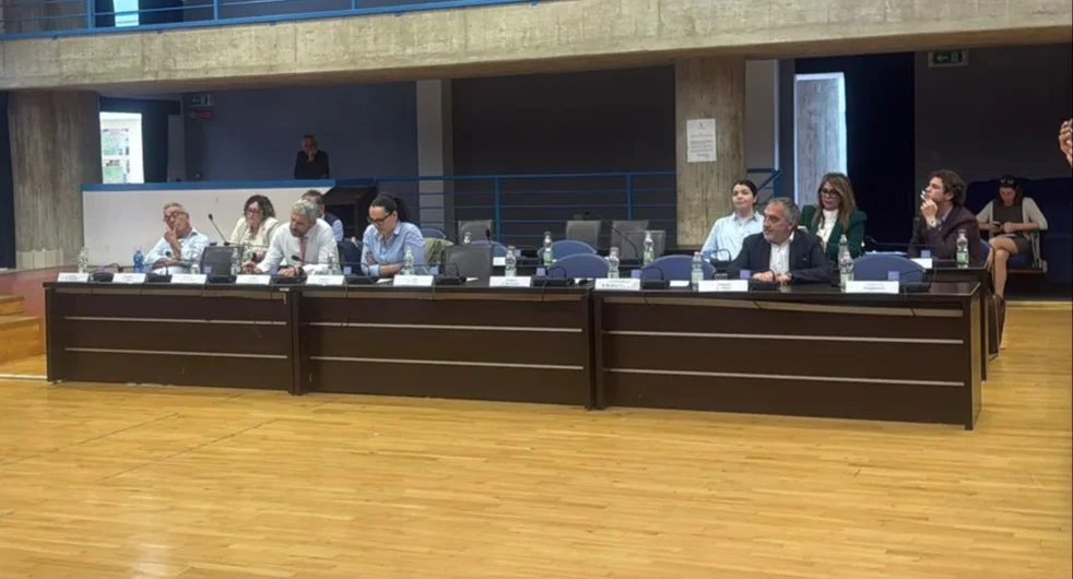 FOTO | Salta il consiglio, non c’è il numero legale