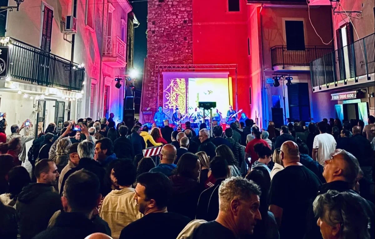Torano Nuovo, "Piazzetta" stracolma per gli Osanna in concerto