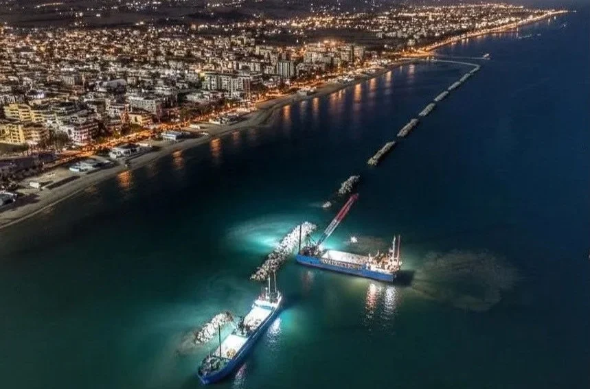 Erosione della costa, lavori senza interruzione tra Alba Adriatica e Tortoreto